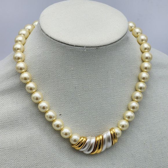 Napier Vintage 80s Simulated Pearl 16" Necklace - Picture 2 of 6